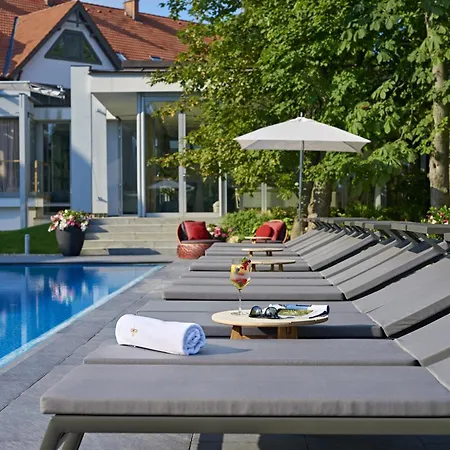 Normafa & Retreat Hotel