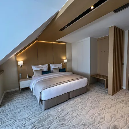 Normafa & Retreat Hotel
